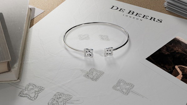 A jpg header image linking to fine-jewellery/lotus-by-de-beers page.