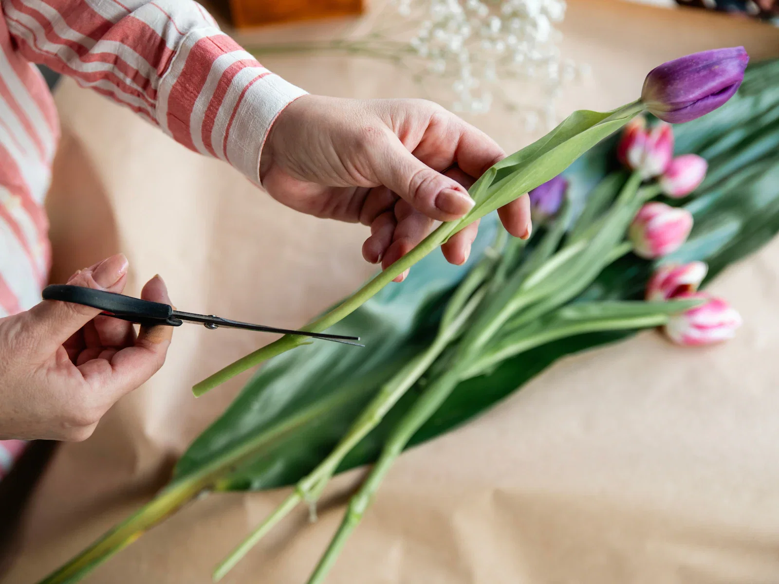 Waarom je tulpen wilt knippen als ze in het water staan