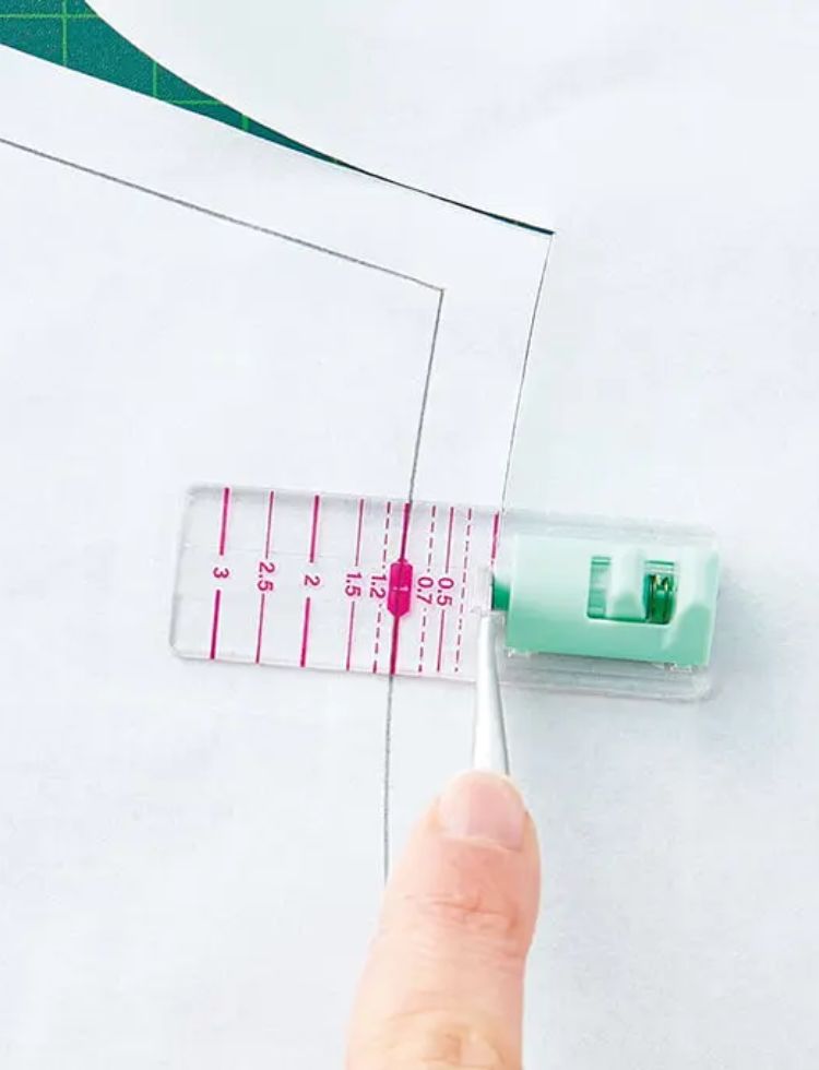 Clover Pattern Cutting Guide