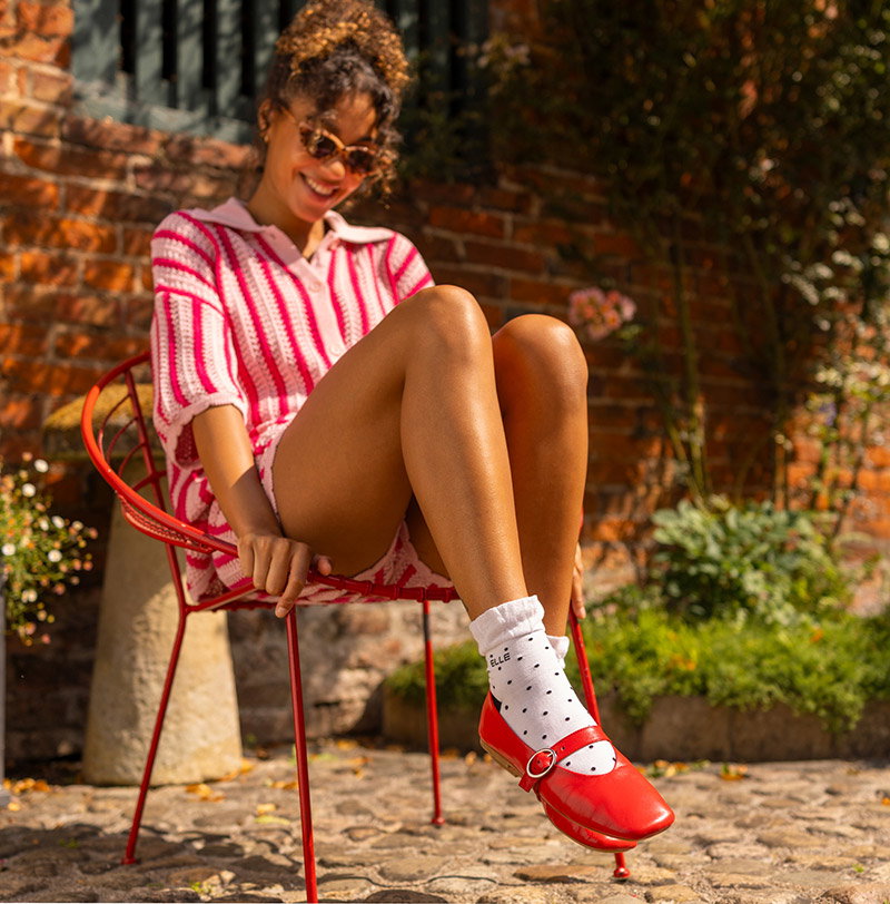 Put your socks on show with this new cute colour-way of dainty dots and sunny yellow.