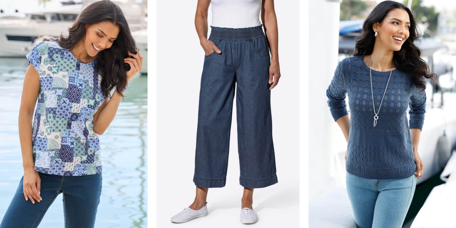  Drie modellen tonen verschillende looks: links een blauw gemêleerd kortärmelig shirt met blauwe jeans, midden wijde donkere broek met wit topje en witte schoenen, rechts een blauwe gebreide trui met lichtblauwe jeans.