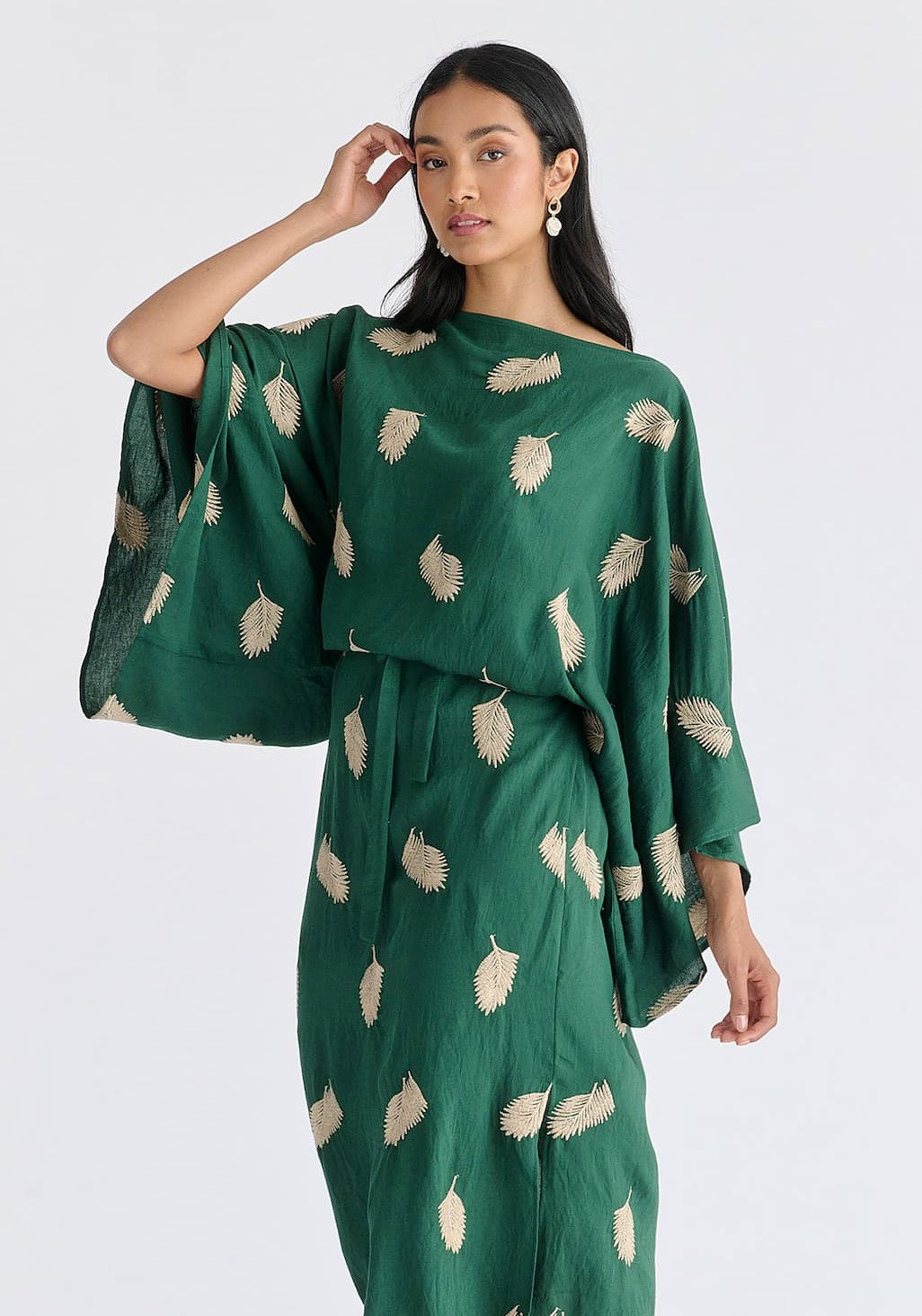 Leaf Embroidered Kimono Sleeves Midi Dress in Green