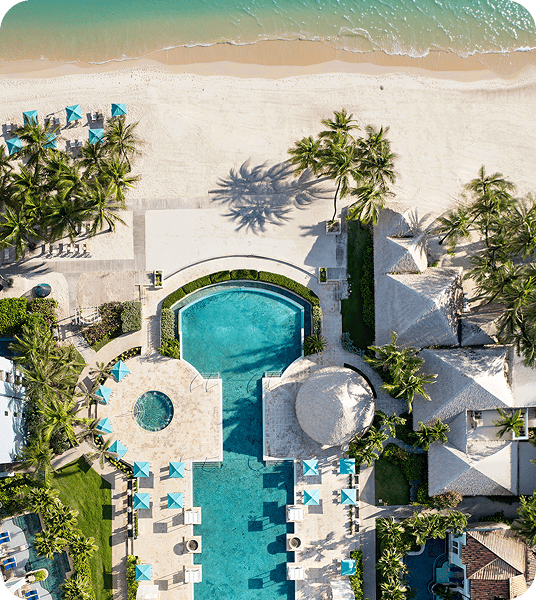 Beachfront glass-edge pool