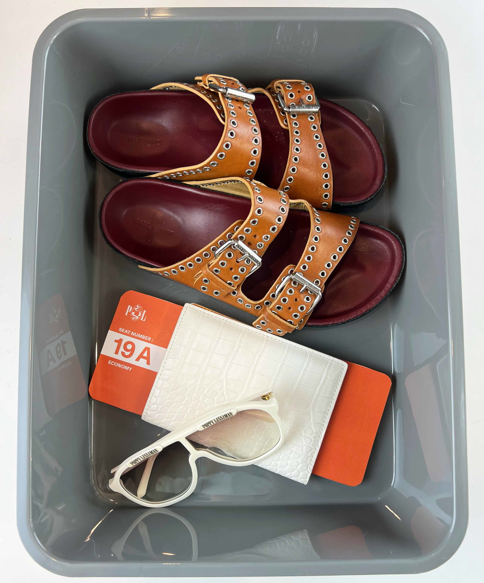 Discover our passport holders.