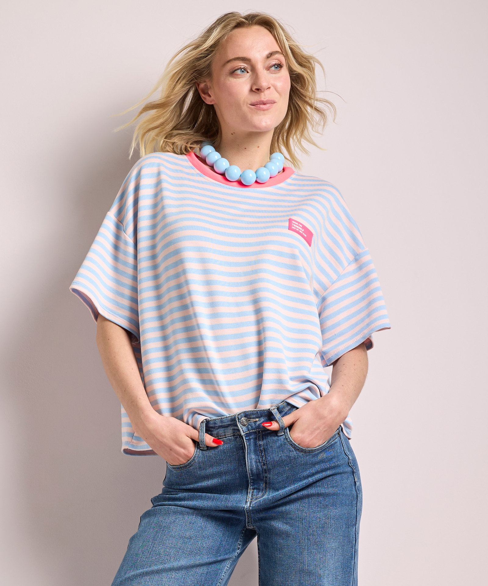 t-shirt label met strepen