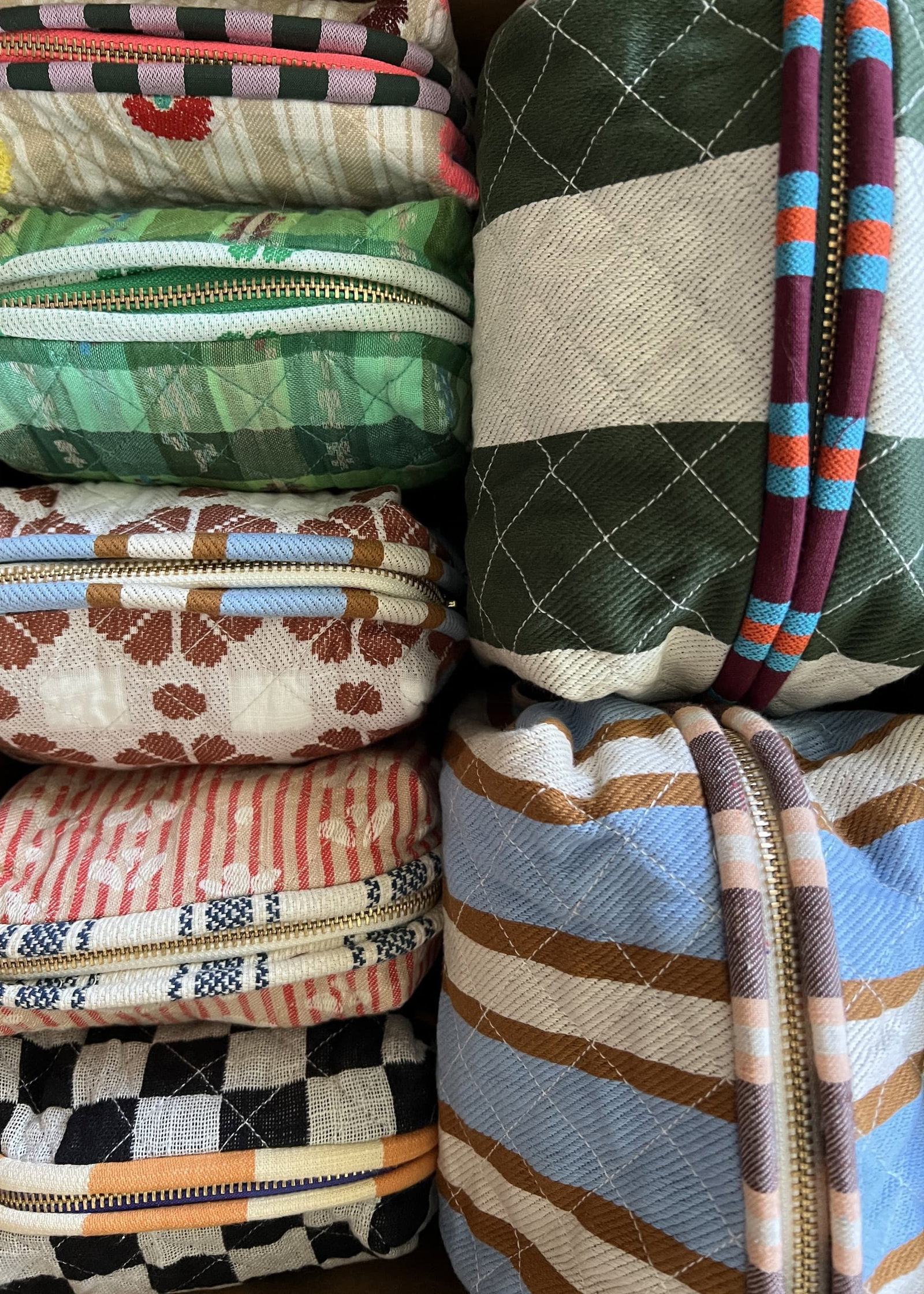 close up on contrast binding of quilted pouches