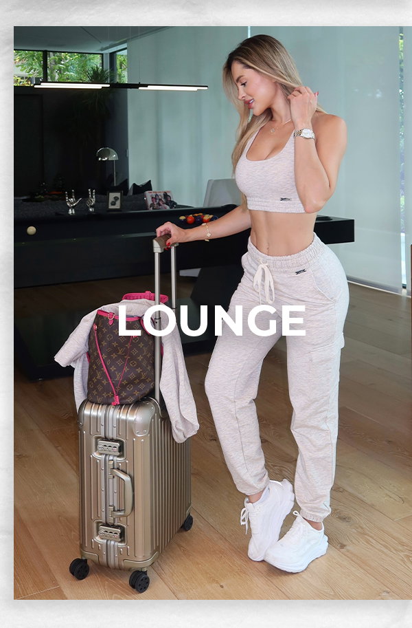 model in Heathered Oatmeal lounge set