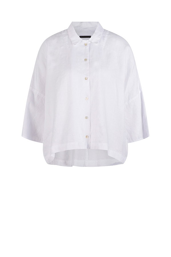 Classic shirt blouse details like the small collar and button placket define this style. Made from pure, breathable linen, the blouse features a fashionable cropped, boxy fit. The low-set, short sleeves, which can also be rolled up, emphasize the minimalist look. Pair it with the matching trousers in the same fabric.