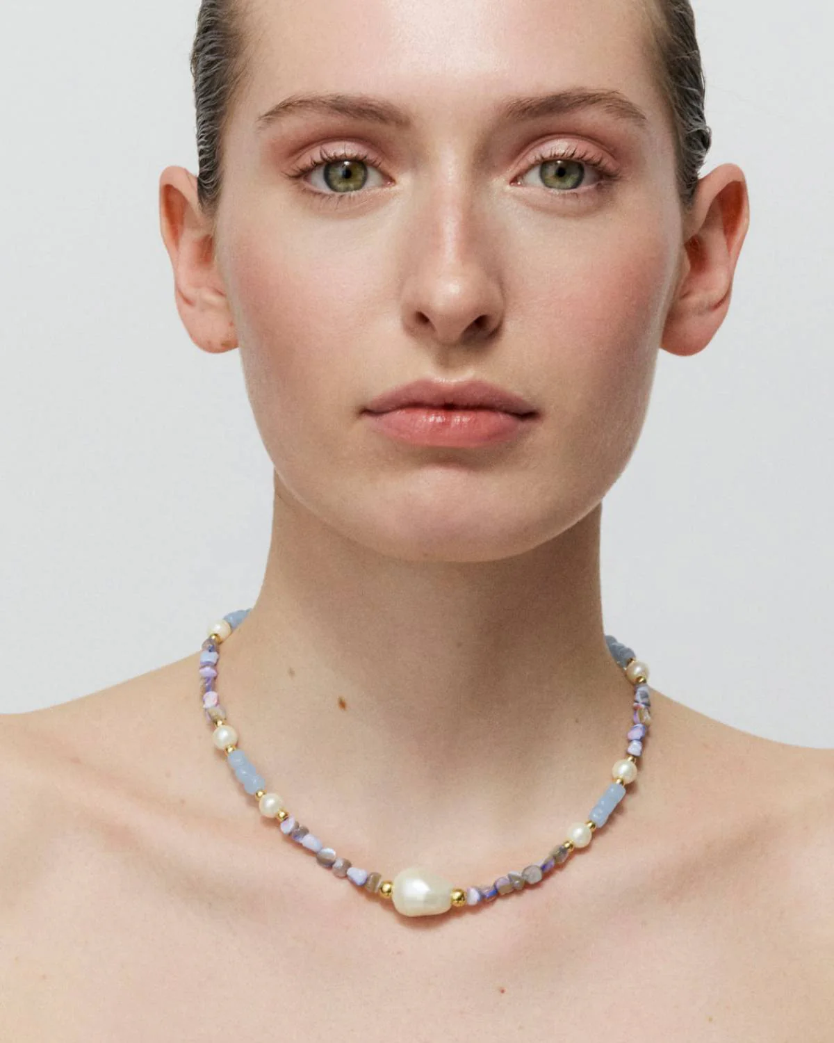 vanessa-baroni/products/shore-necklace-blue-halsketten-gelb-vergoldet