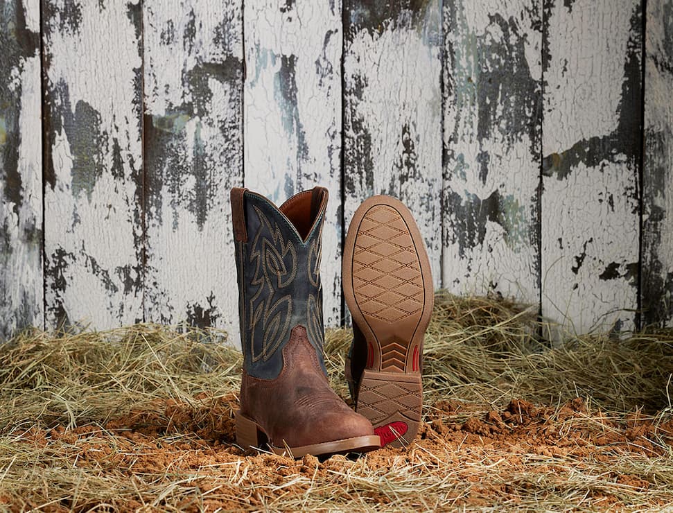 Rendon 11" Western in barnwood (brown).