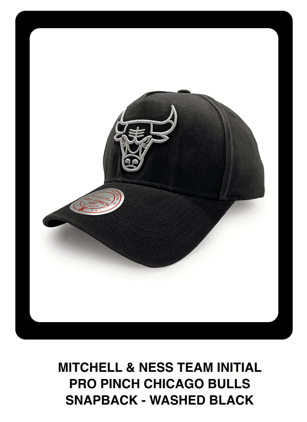 Mitchell & Ness Team Initial Pro Pinch Chicago Bulls Snapback - Washed Black
