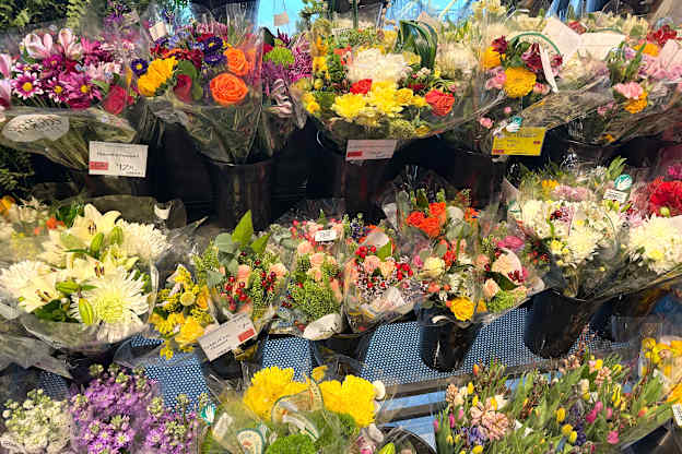 3 (Free) Ways to Upgrade Supermarket Flowers, According to Florists