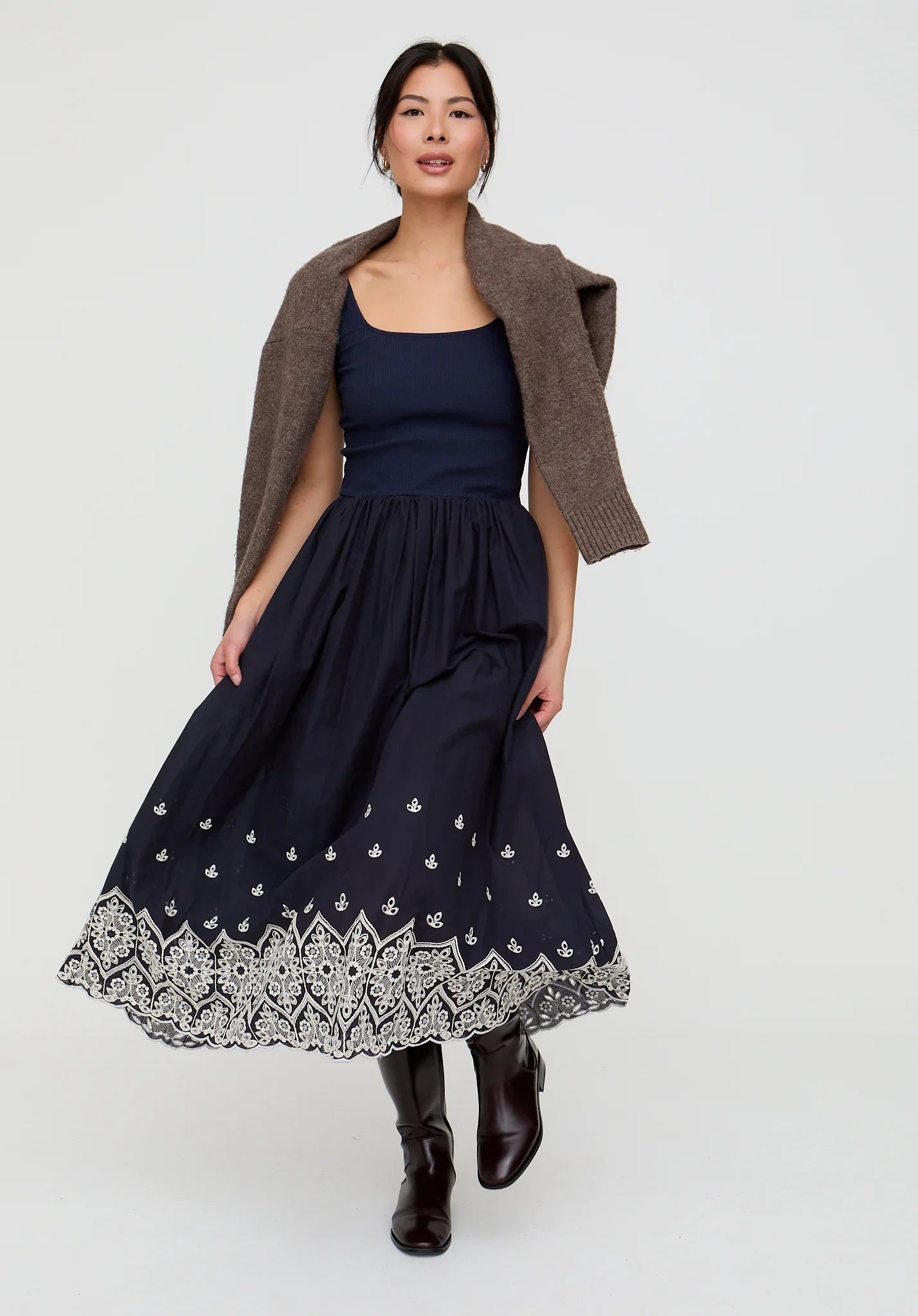 Image of Cora Sleeveless Jersey Bodice Embroidered Midi Dress In Navy