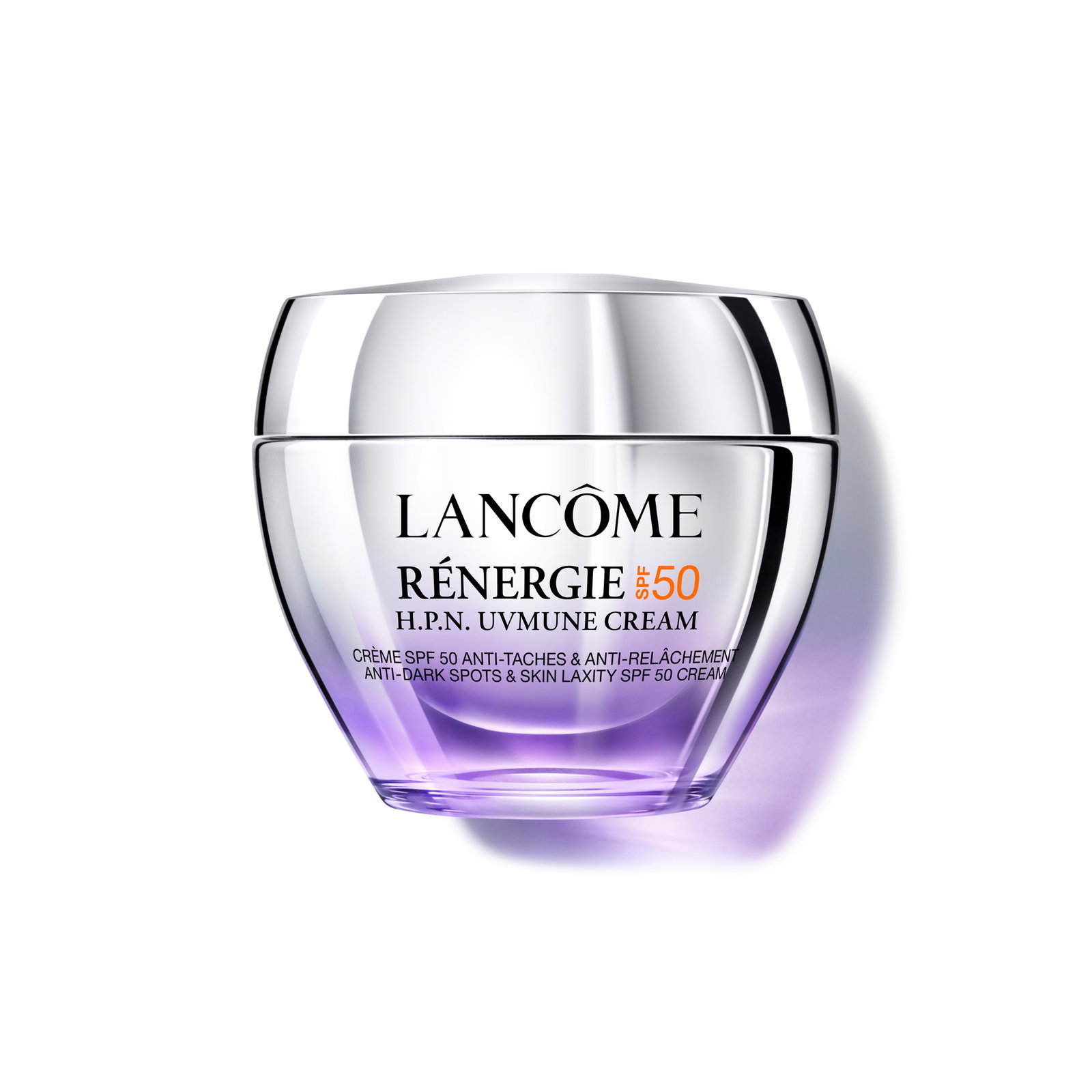 Vasetto rotondo in vetro trasparente con riflessi lilla e coperchio metallico argentato. Rénergie H.P.N. UVMUNE SPF50 Cream Lancôme su fondo bianco.