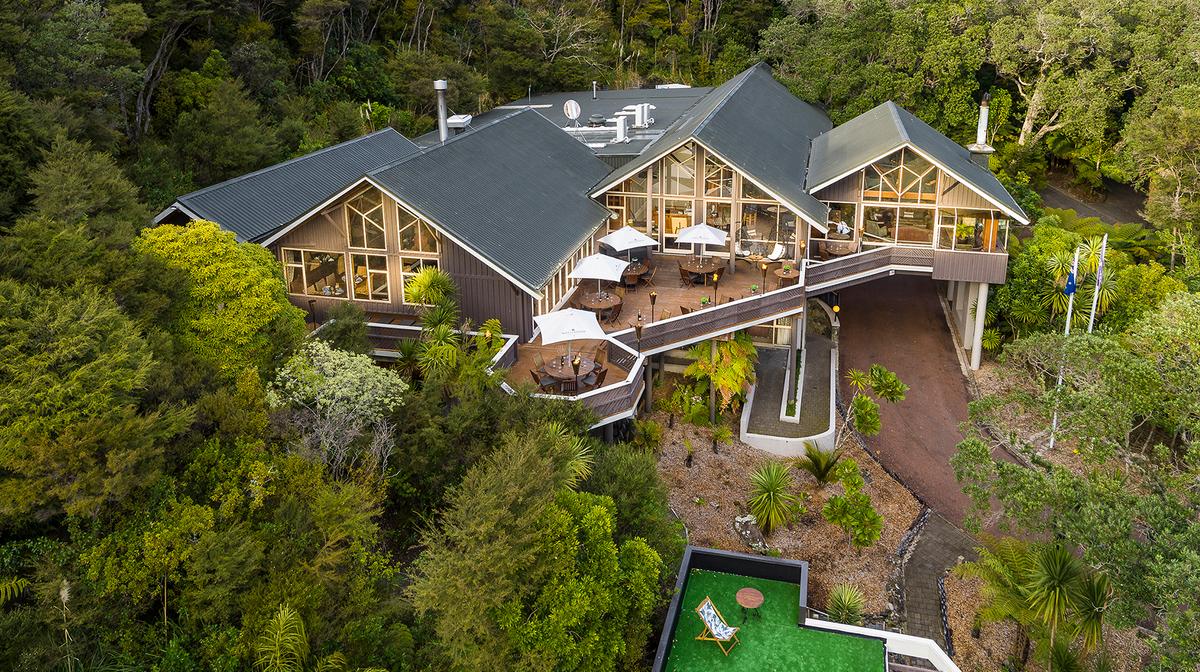 New Zealand Nature Treehut Escape in Pauanui with Daily Breakfast, Nightly Drink & NZ$50 Dining Credit