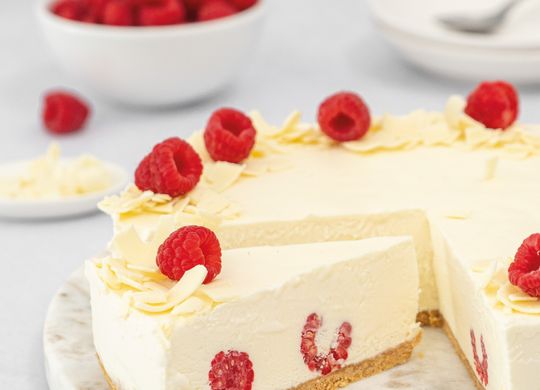 Tarta de chocolate blanco y frambuesas