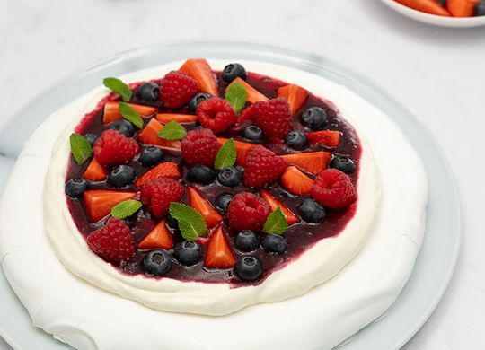 Pavlova con frutos rojos