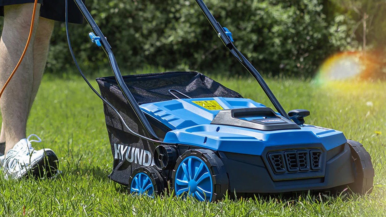 A Hyundai scarifier guide
