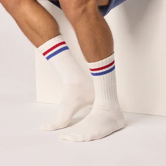 Chaussettes en coton peigné rétro - Blanc, rayé rouge et bleu