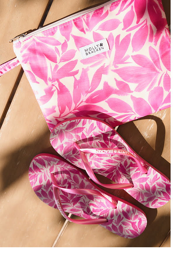 Magenta print flip-flops