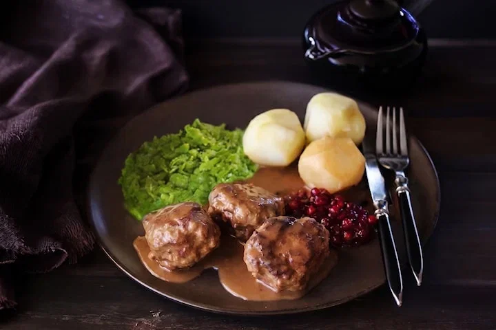 Saftige, hjemmelagde kjøttkaker hos Traddisjon Kafé – norsk husmannskost på Galgeberg