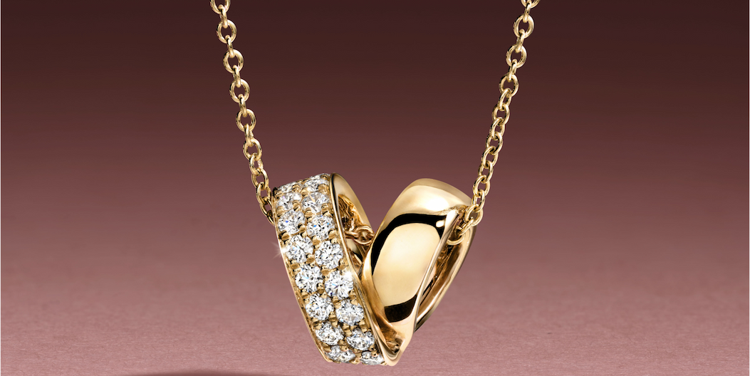 Close up of Hearts on Fire 18K Yellow Gold Inside Out 0.40cttw Diamond Pendant Necklace