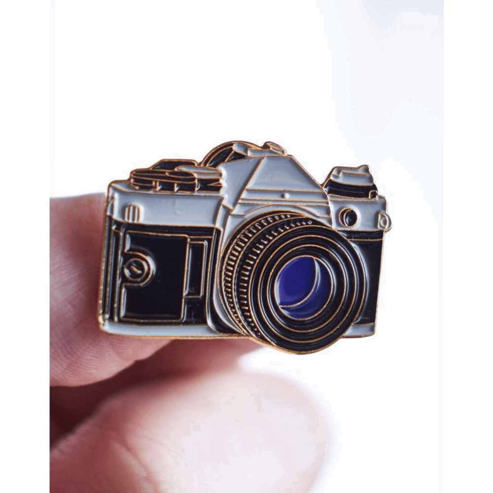 SLR Camera 1 Pin Badge - Gold-plated Brass