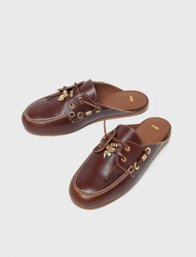 mocassin