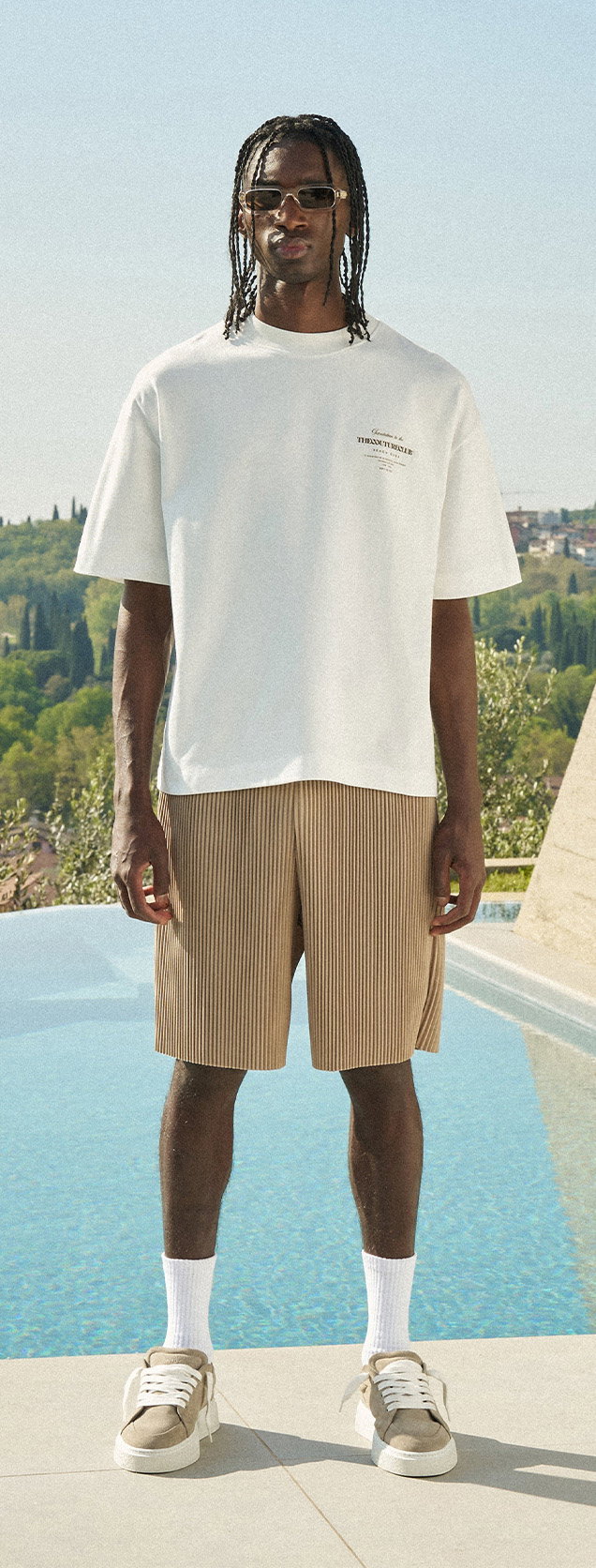 BEACH CLUB GRAPHIC T-SHIRT