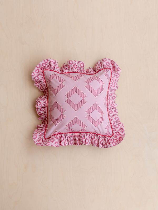 Cotton cushion cover in pink diamond
