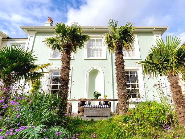 Castle Lodge - opulent Truro villa
