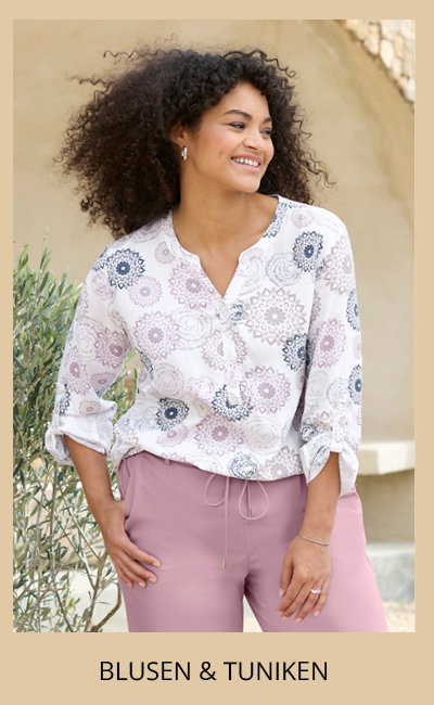 Ein Model trägt eine ecru-mauve-bedruckte Langarmbluse mit Krempelfunktion. Darunter der Text: Blusen & Tuniken