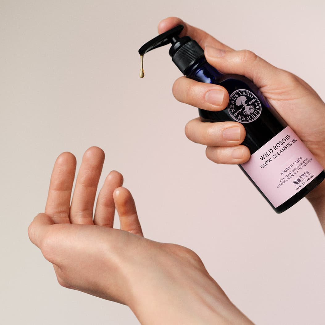 WRH Glow Cleansing Oil
