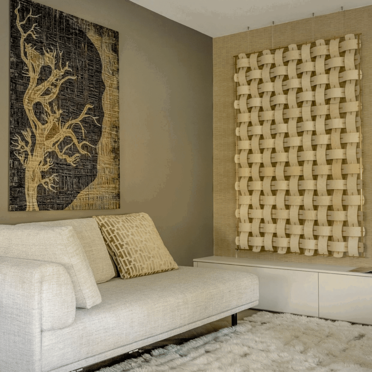 Een naturel kleurpalet, zachte materialen en donkere accenten vormen de basis van een hotel chic-interieur. Maar er zijn meer elementen die zorgen voor de verfijnde, luxe en chique hotelsfeer. Stylist Frans deelt zijn recept.