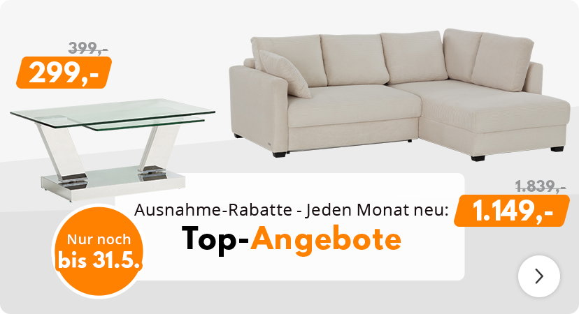 Rechts steht ein helles Ecksofa mit breiten Armlehnen und Sitzflächen. Unter dem Sofa steht ein durchgestrichener Preis von '1.839,-', darunter ein reduzierter Preis von '1.149,-'. Links daneben befindet sich ein rechteckiger Glastisch mit zwei übereinanderliegenden Glasplatten und einem Gestell aus Metall. Über dem Tisch steht ein durchgestrichener Preis von '399,-', darunter ein reduzierter Preis von '299,-'. Ein orangefarbener Kreis links trägt die Aufschrift 'Nur noch bis 31.5.'. Unterhalb der Möbel steht auf einem weißen Balken der Text 'Ausnahme-Rabatte - Jeden Monat neu: Top-Angebote', wobei 'Top-Angebote' fett und teilweise orange hervorgehoben ist.