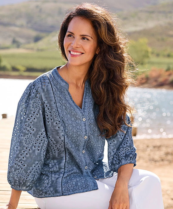 Dame in blauer Bluse