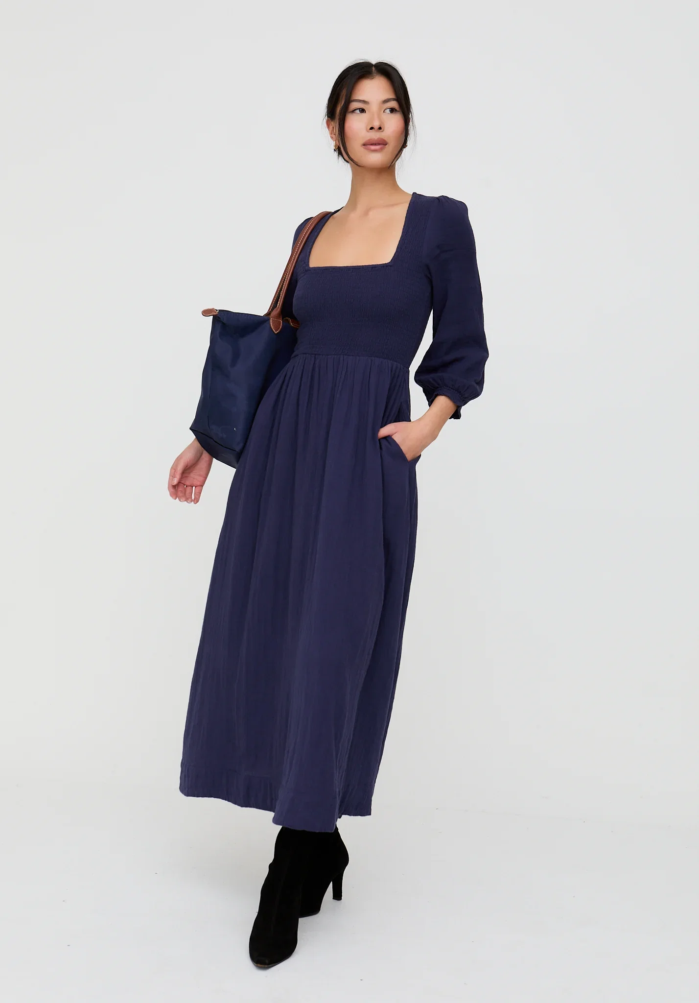 Image of Pippa Shirred Bodice Midi Dress In Navy