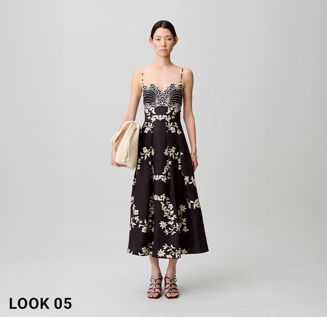 Robe bretelles broderies florales