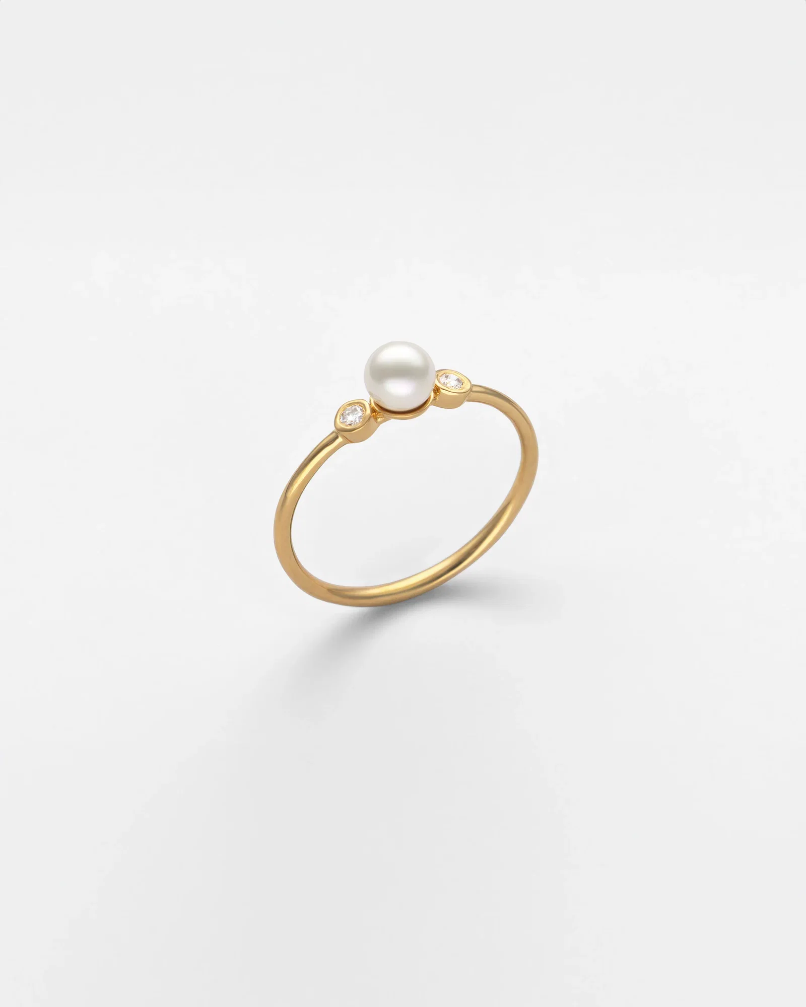 Image of Anillo Oro 18K, Diamantes y Perla Blanca Gold