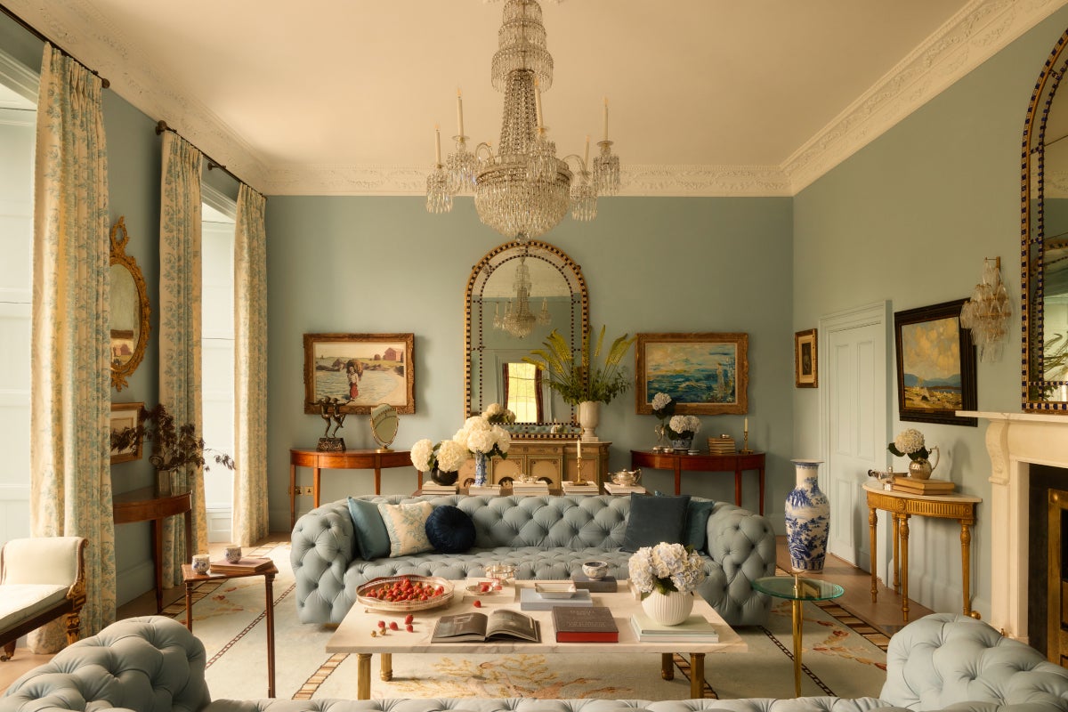 Róisín Lafferty Marries the Classic with the Contemporary in a 200-Year-Old Manor
