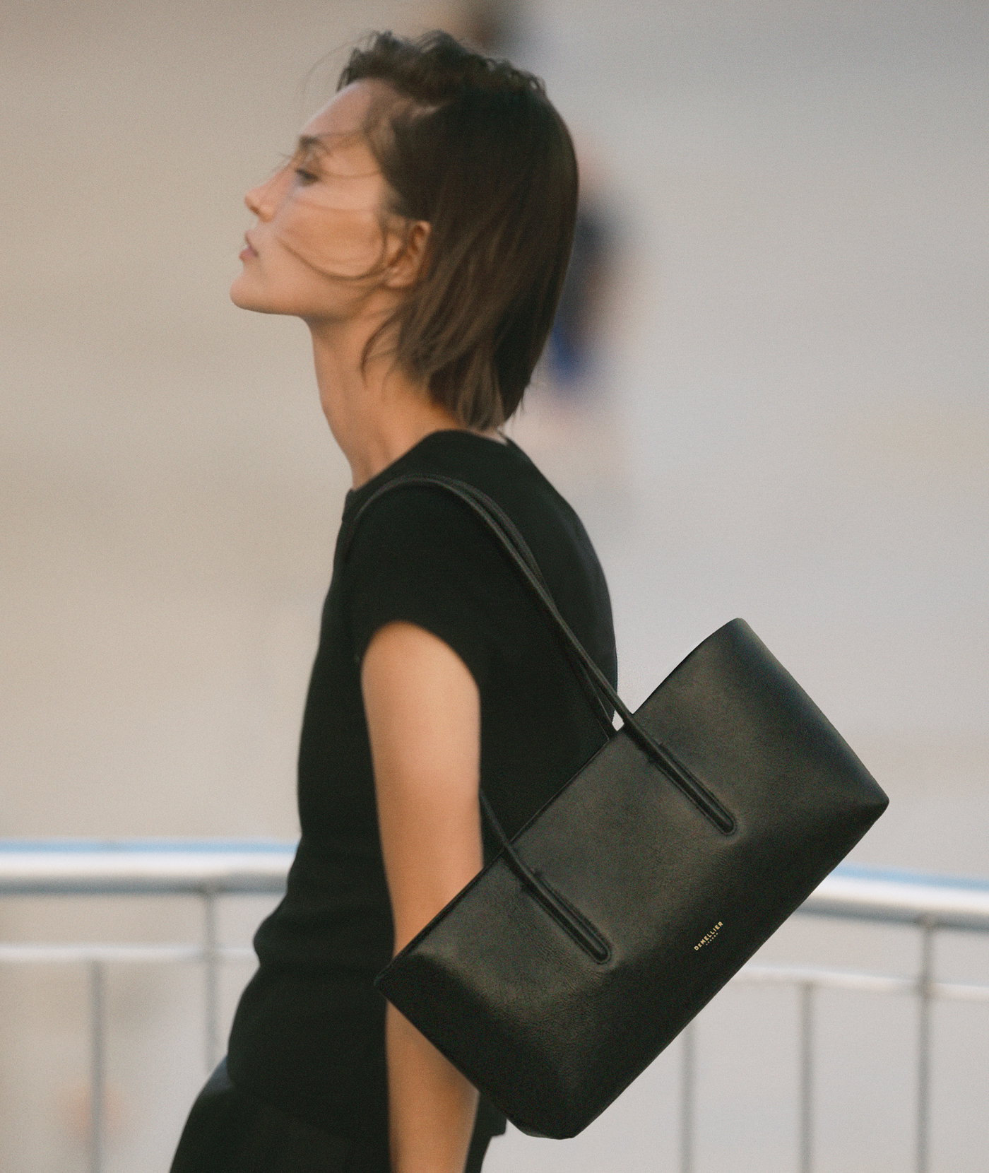 the stockholm shoulder black
