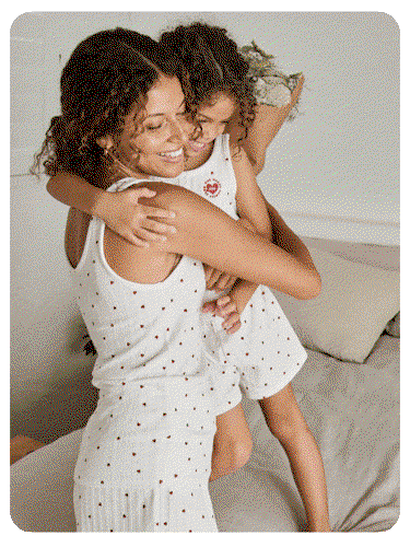 Kurzer Damen Schlafanzug zum Muttertag Capsule HAPPY FAMILY CLUB - wollweiß