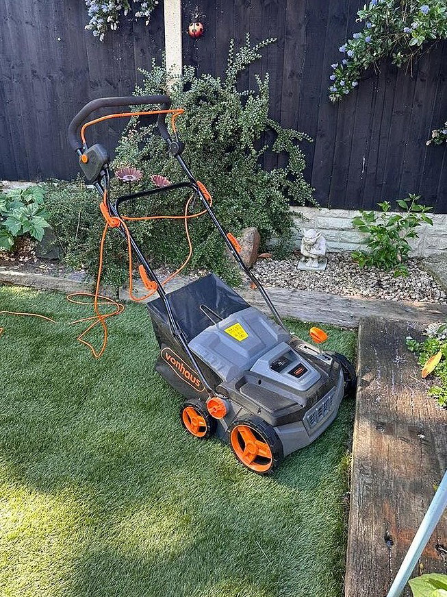  1800W Artificial Grass Brush