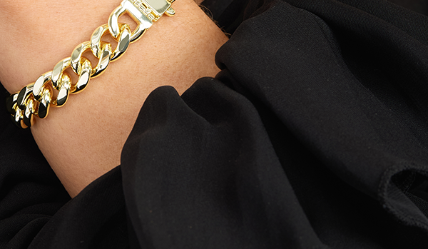 MAKE A STATEMENT: Bold gold links anchor the look—wear solo or stacked for maximum impact.