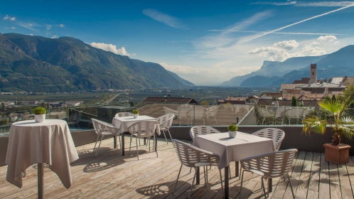Hotelterasse mit landschaftsblick