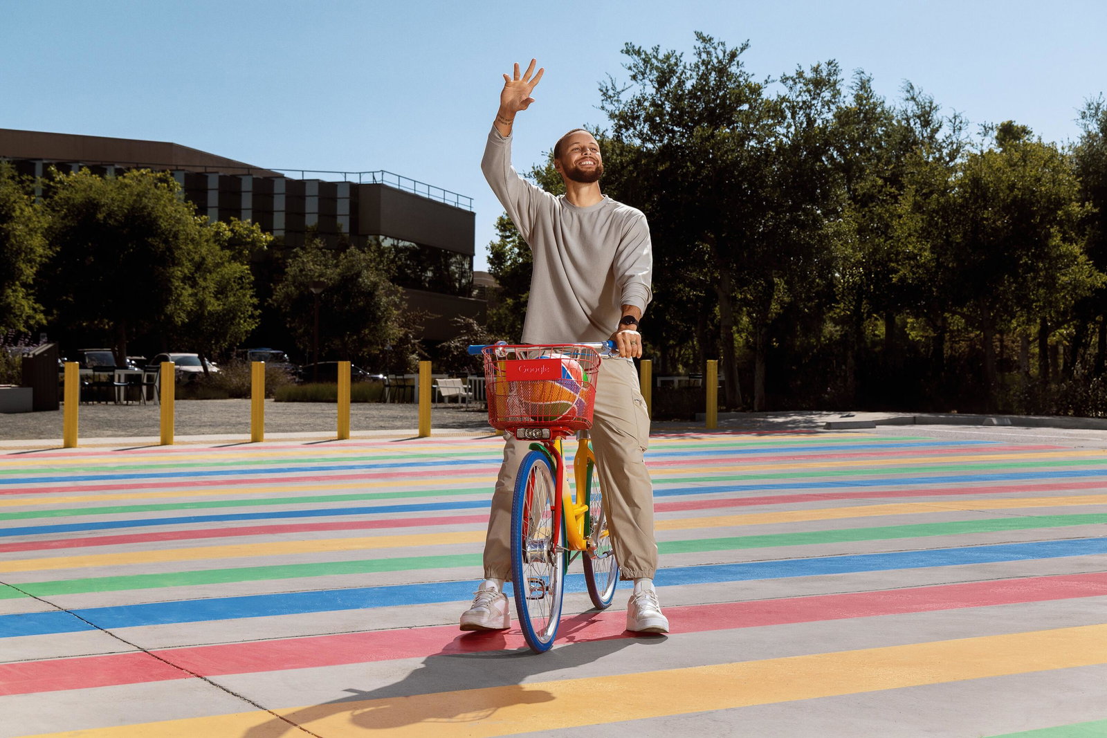 Google Hints at a New Fitness Health Wearable, Hidden in a Steph Curry Video