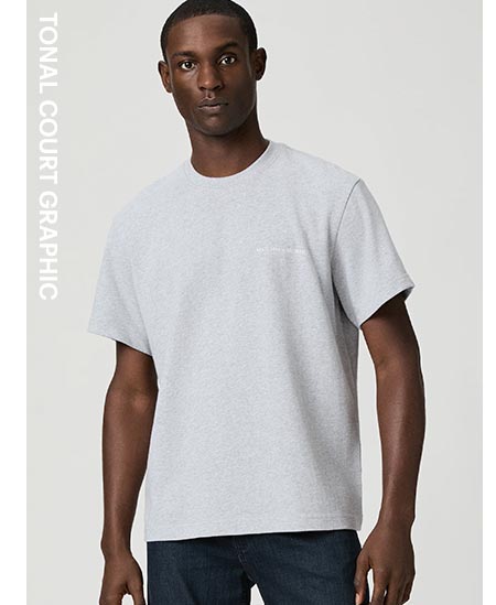 You’ll want to live in our boxy-fit tee made from soft cotton jersey for a modern, relaxed vibe. Shop Serano Tee in Tonal Court Graphic.