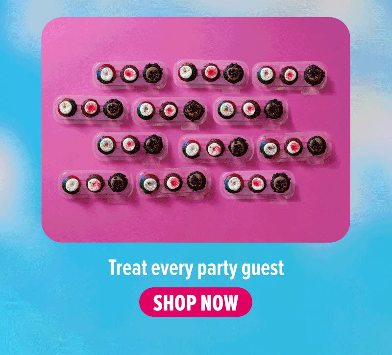 Treat every party guest! Shop our party favors bundle of twelve cupcake 3-packs now.
