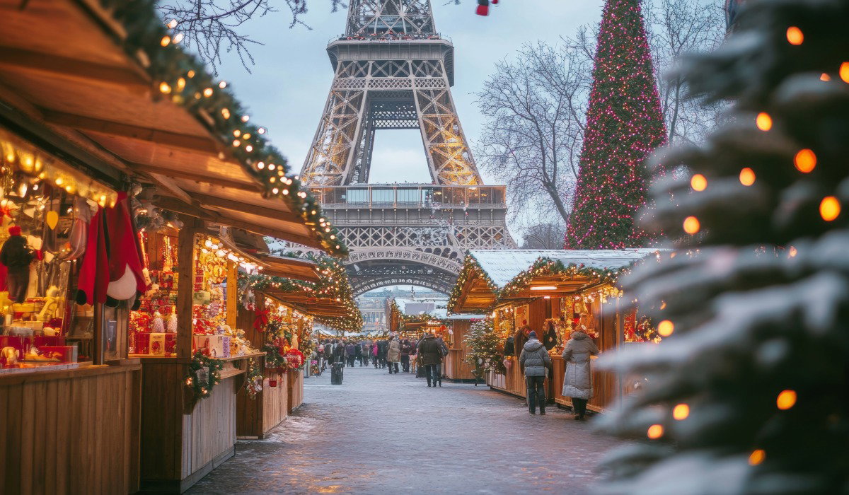 Parisian Noel: Christmas Lights and Markets