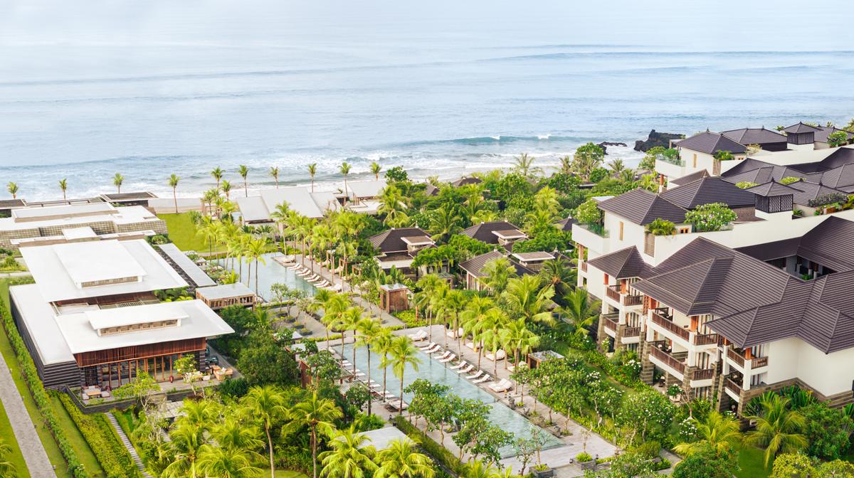 Grand Opening: Canggu Beachfront Elegance with All-Day Dining, Unlimited Free-Flow Drinks & Club Lounge Access